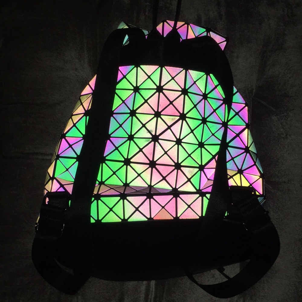 Geometric reflective backpack - Picture 4 of 6